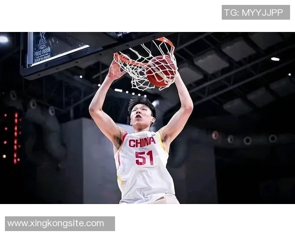 媒体人称杨瀚森在CBA锻炼出八块腹肌NBA教练建议他增加体重以适应比赛 媒体人称杨瀚森在CBA锻炼出八块腹肌NBA教练建议他增加体重以适应比赛