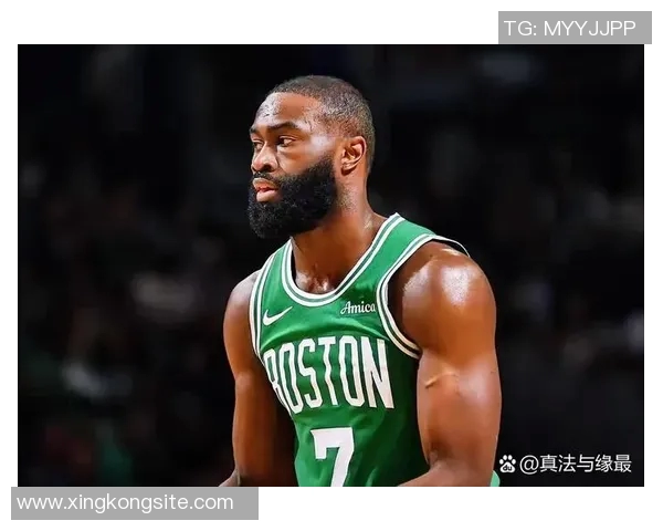 杰伦布朗表现稳定但未能带领球队获胜18投9中斩获25分6篮板4助攻