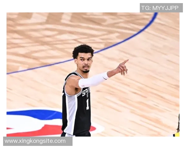 文班亚马半场表现稳健12分2板2助1帽但空位投篮未能把握机会