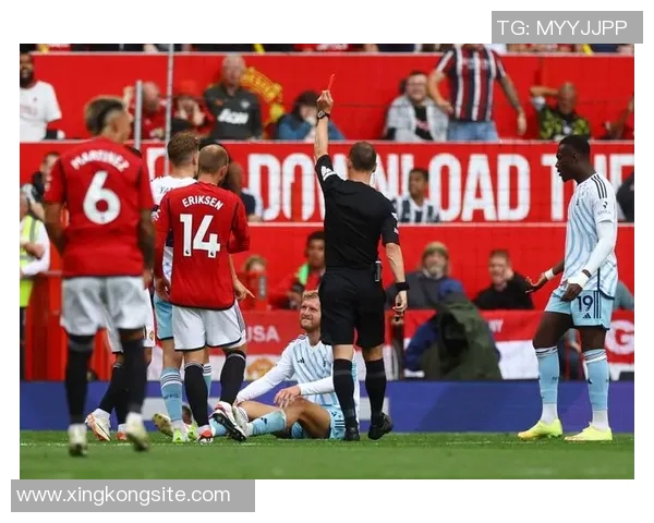 英媒报道小舒梅切尔赛前发现球门高度异常紧急调整确保比赛顺利进行