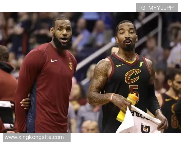 老詹生涯第23季首秀回顾晒照片队友前队友与新球鞋齐亮相 老詹生涯第23季首秀回顾晒照片队友前队友与新球鞋齐亮相