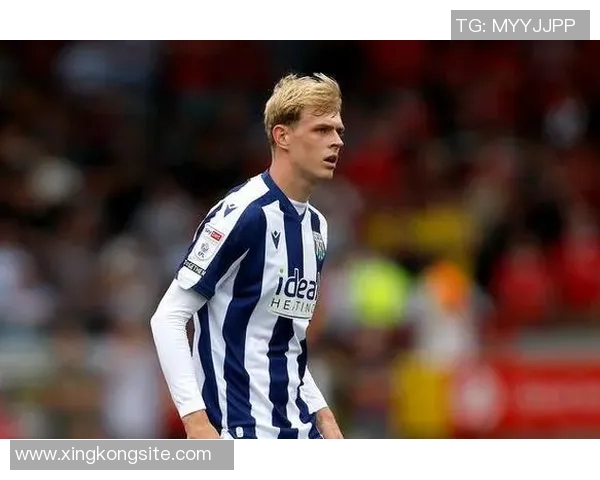 曼联提前召回21岁中场科利尔西布朗出场12次表现引关注 曼联提前召回21岁中场科利尔西布朗出场12次表现引关注